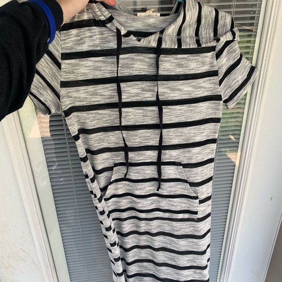 BUNDLE 3 dresses - Picture 6 of 7